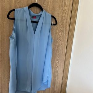 Vince Camino  V-neck silhouette. Lt blue, size 1x